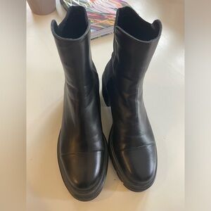 Stuart Weitzman 5050 SOHO bootie